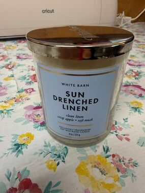 White barn sun drenched linen single wick